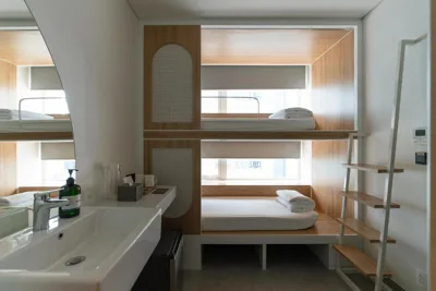 Zweibettzimmer mit Ausblick — MEANDER Saigon